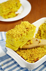 Pasta baked with curry and cheese