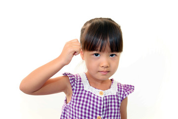 ガッツポーズの女の子