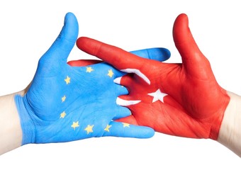 hanshake between europa and turkey