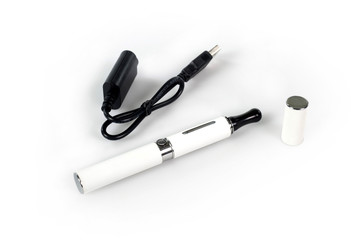 sigaretta elettronica bianca con USB
