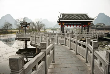 Gordijnen Chinese Traditional Stone Bridge at Shangri-La Guilin, Guilin © lcchew