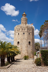 Fototapeta na wymiar Torre del Oro w Sewilli