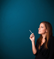 Obraz premium Beautiful woman smoking cigarette vith copy space