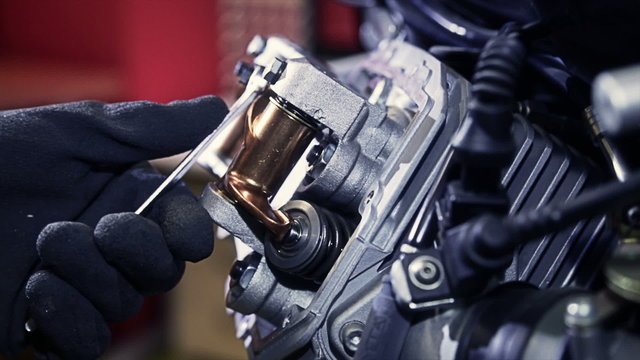 Using feeler gauge in valves