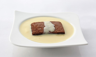 Brownie et sauce anglaise