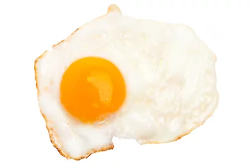 Zelfklevend Fotobehang Een gebakken ei tegen een witte achtergrond © unpict