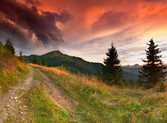 Obraz premium Dramatic summer landscape in the mountains. Sunrise