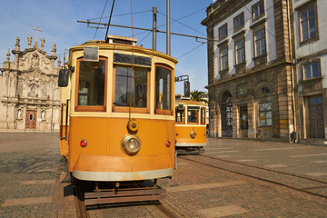 Fototapeta na wymiar tramwaj elektryczny w Portugalii, Porto