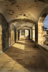 Obraz premium Spaceruj wzdłuż wybrzeża