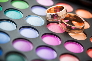 makeup kit for eyes and wedding rings