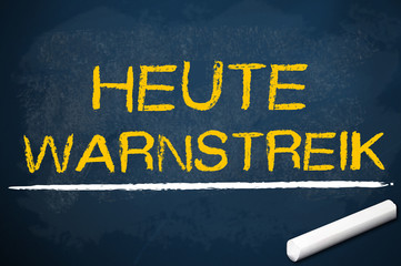 Kreidetafel mit Heute Warnstreik