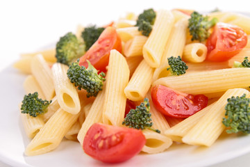 Obraz na płótnie Canvas pasta with tomato and broccoli
