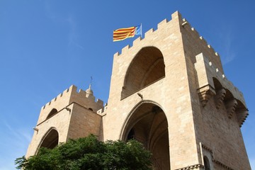 Fototapeta na wymiar Hiszpania - Walencja - stare fortyfikacje wieże Highlands