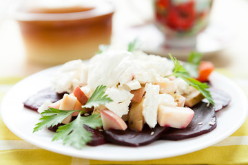 Vegetable salad with roasted beets