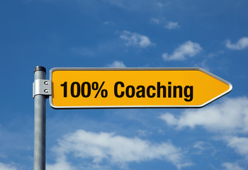 Pfeil mit blauem Himmel 100% COACHING