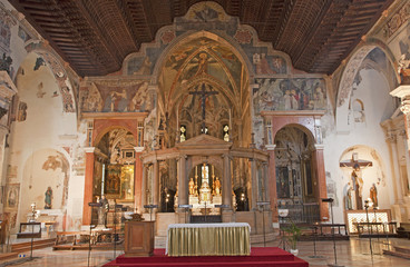 Fototapeta na wymiar Verona - Interior of church San Fermo Maggiore