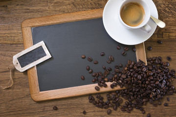 Tafel auf Holztisch, Kaffee Espresso