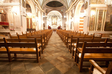 Fototapeta na wymiar interieur d'église corse (saint joseph à Bastia)