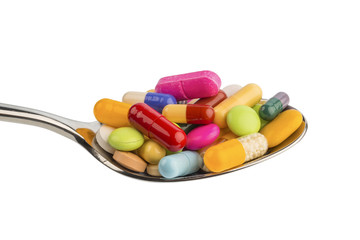Viele Tabletten auf Löffel