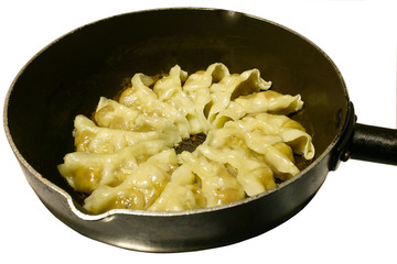 フライパンで餃子を作る