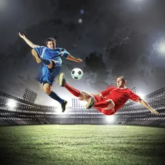 Keuken spatwand met foto twee voetballers die de bal slaan © Sergey Nivens