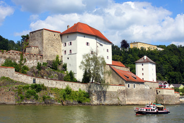 Fototapeta na wymiar Castle of Passau nad Dunajem w Bawarii, Niemcy.