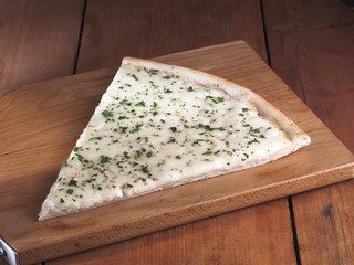 beyaz peynirli pizza