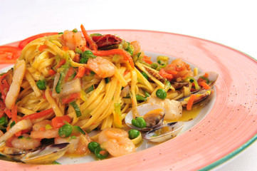 italienische Pasta mit Meeresfrüchten - Tagliolini