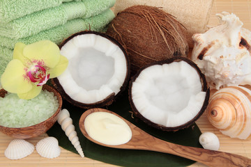 Obraz na płótnie Canvas Coconut Spa Treatment