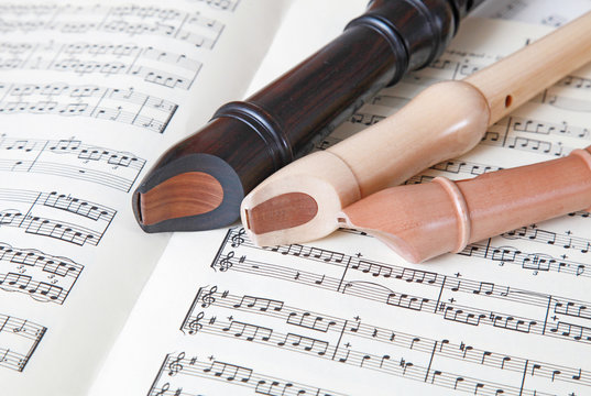 Drei Fl&ouml;ten auf Noten