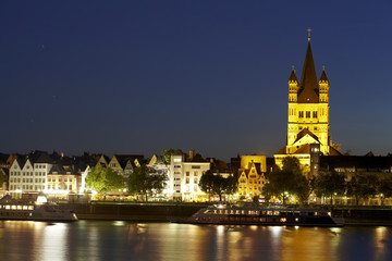 Fototapeta na wymiar Köln - Groß St. Martin am Abend