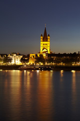Fototapeta premium Köln - Groß St. Martin am Abend