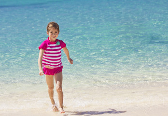 Fototapeta na wymiar Cute Girl on Family Beach vacation