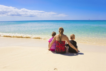 Fototapeta na wymiar Family on a beautiful beach vacation