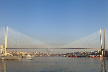 Obraz premium The bridge through a bay