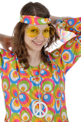 Junge Frau im Hippie-Kostüm