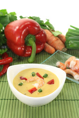 frische Currysuppe mit Garnelen