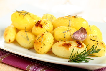 patate novelle arrosto con rosmarino