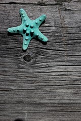 Blue starfish on a barnboard background announcement