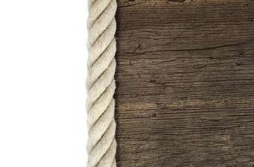 Starkes Tau auf verwittertem Holz