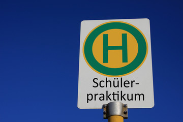 Haltestellenschild Schülerpraktikum
