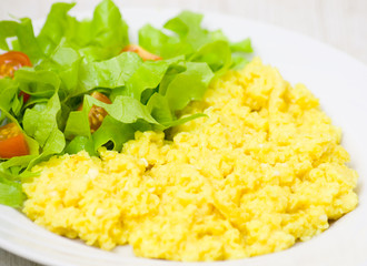 scrambled eggs with salad