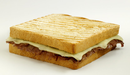 dilli kaşarlı tost