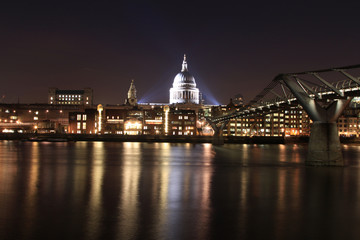St Pauls Cathedral at night