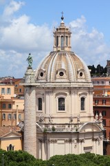 Fototapeta na wymiar Rzym, Włochy - Santa Maria di Loreto i Kolumna Trajana