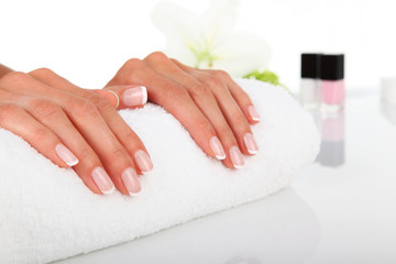 Obraz na płótnie Canvas Woman in a nail salon receiving a manicure