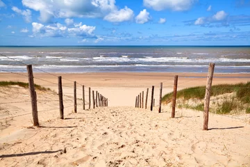 Papier Peint photo Lavable Mer du Nord, Pays-Bas chemin d& 39 accès à la plage de sable par la mer du Nord