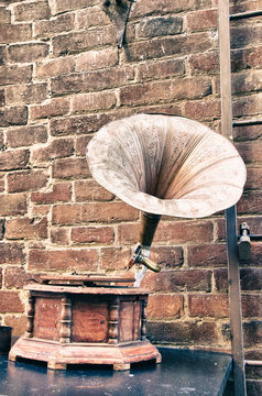 Old Megaphone, Italy