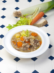 Gemüsesuppe mit Graupen