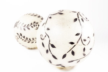 dos bolas de decoración